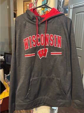 Colosseum Gray men’s XL Wisconsin hoodie